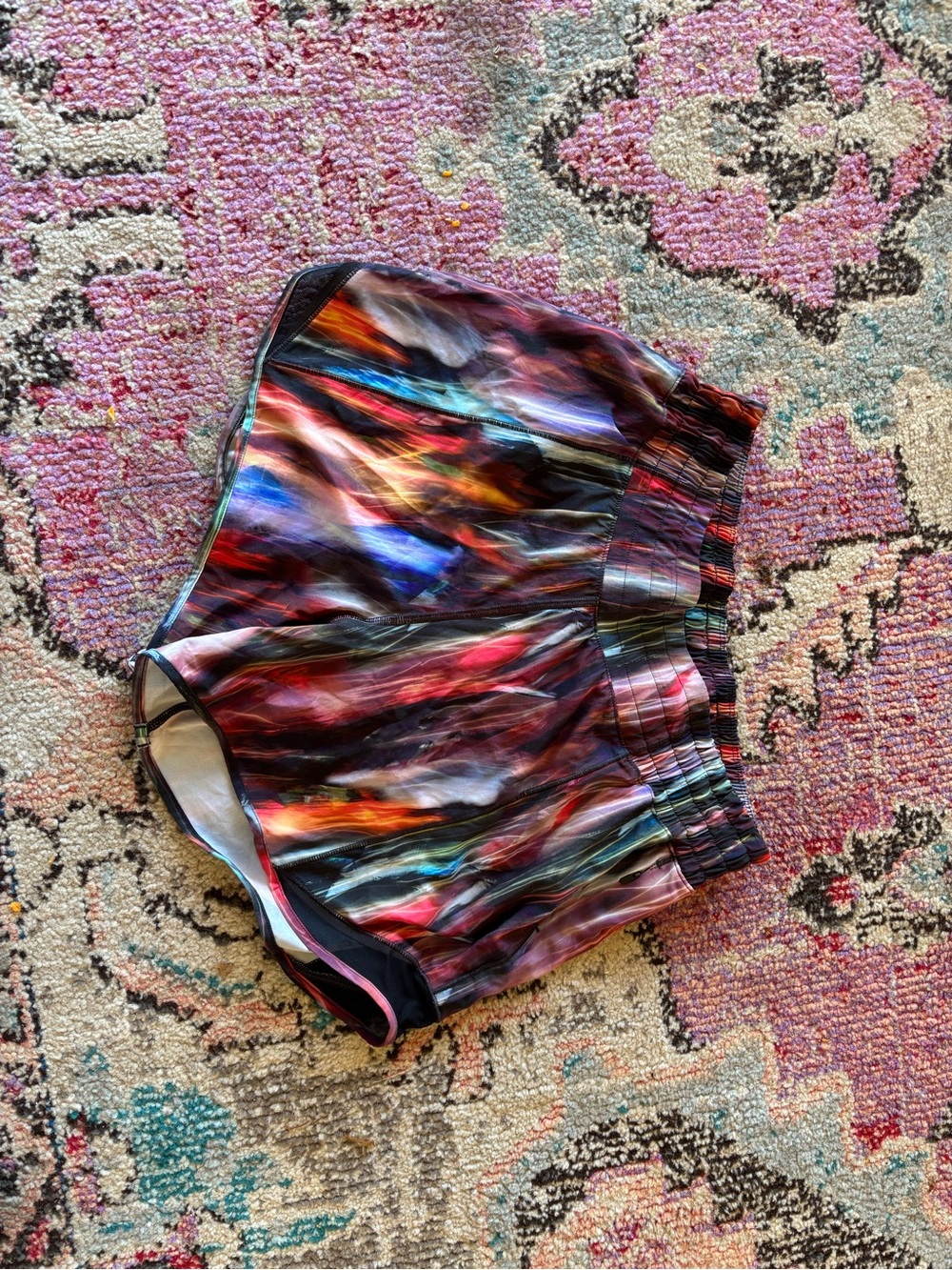 Lululemon hotty hot shorts multicolor chroma size 4 tall